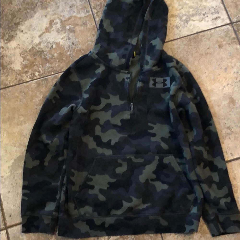 Boys Under Armour hoodie size medium